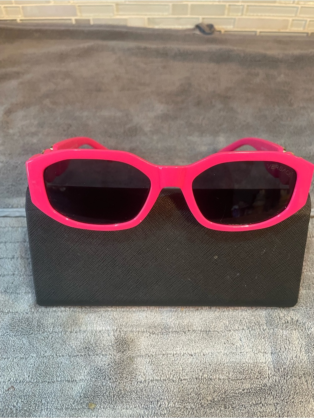 Versace Women’s Pink Plastic Sunglasses Black Tinted Lenses 4361-5315-140